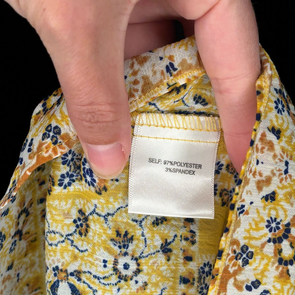 💛Rose + Olive💛 Gold Patterned Flowy Top - Picture 6 of 6